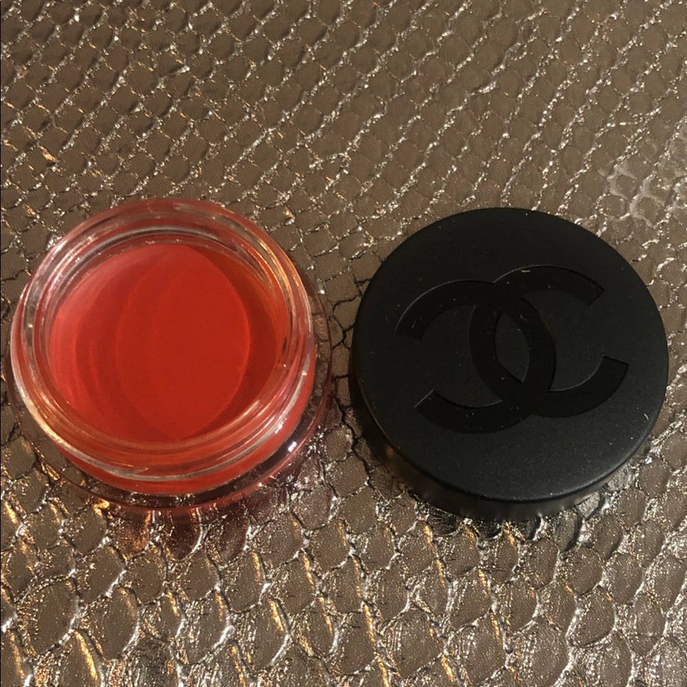 CHANEL Lip Balm & Gloss Pot in Bright Red with Black Lid